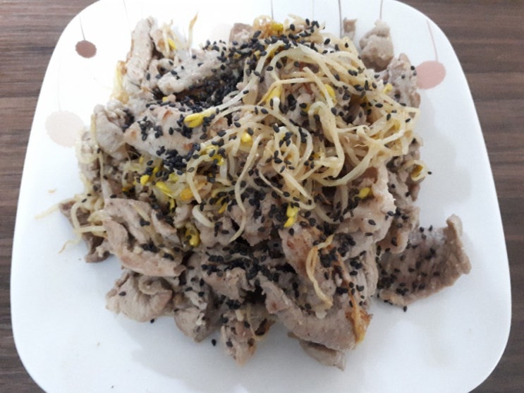  하얀 콩불 만드는 법 콩나물 돼지고기볶음 만들기 돼지 뒷다리 맛있게 먹는 법