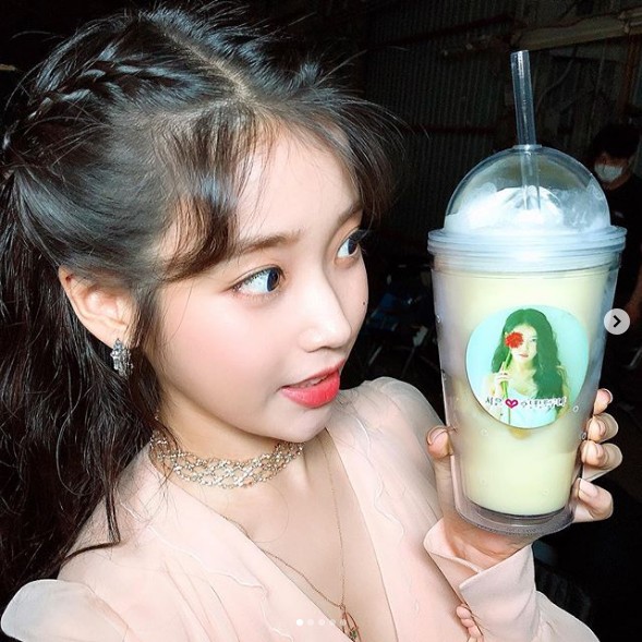  아이유 나이, 아직도 고등학생인줄,,?