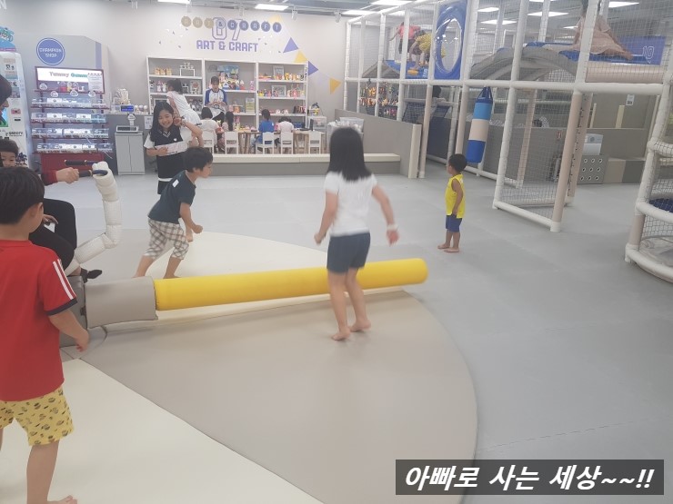  고양이케아 키즈카페~~ 챔피언~~ 넓고 좋네요~