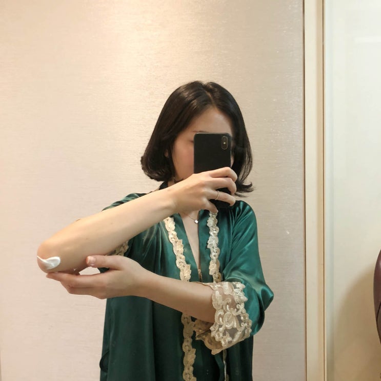  팔꿈치 색소침착엔 겟잇뷰티 바디미백크림 블랙샷 !