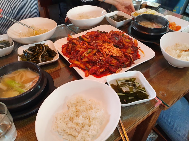 제주신촌리맛집 동카름 유명해서 저도 가봄 낙지볶음과 김가루밥