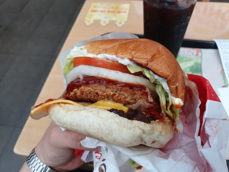  버거킹 메뉴추천 '몬스터X' 맛은 빵점, 칼로리는 만점