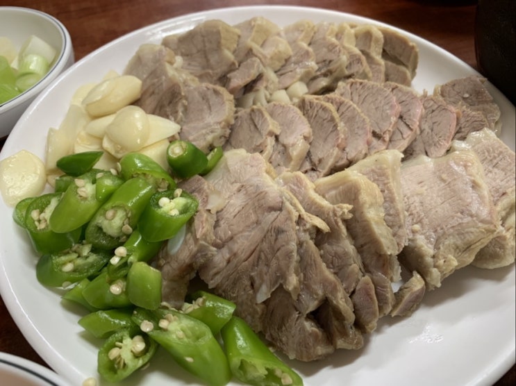  천안 정통옥수사에서 수육이랑 칼국수 먹고 왔어요.