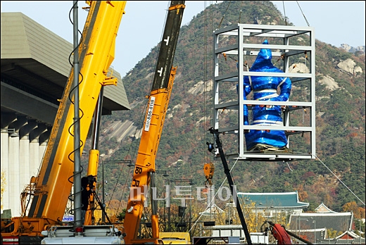 검찰 청와대 압수수색 시도..문재인 광화문 이순신 동상 철거 김일성 동상..