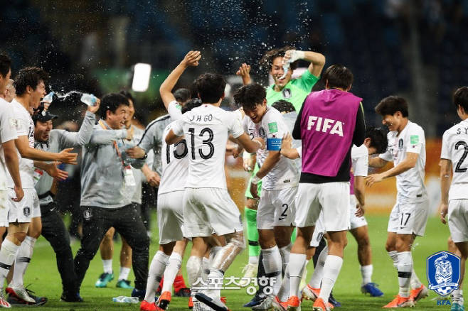  감독의 막춤, 클럽같은 라커룸, 한국축구 동력