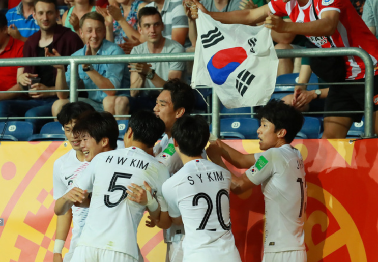  축구팀 우승 소식에 기분 좋은 하루
