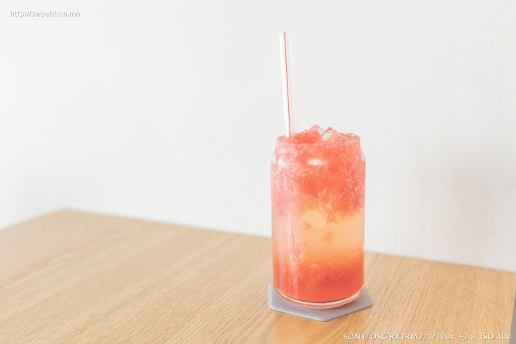  조용한 동네카페, 카페 모모