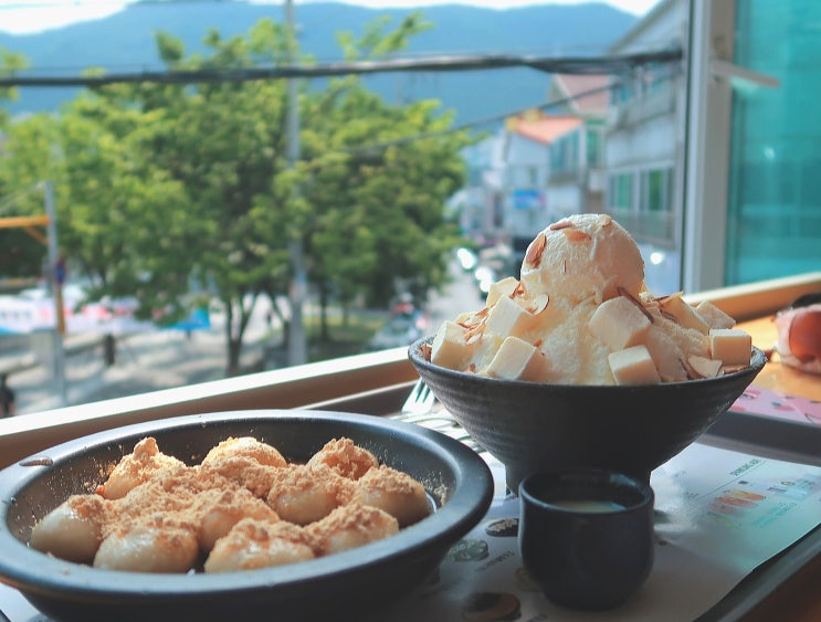  여름엔 설빙, 진리 메뉴 치즈빙수 사이드메뉴는 인절미꿀떡 추천