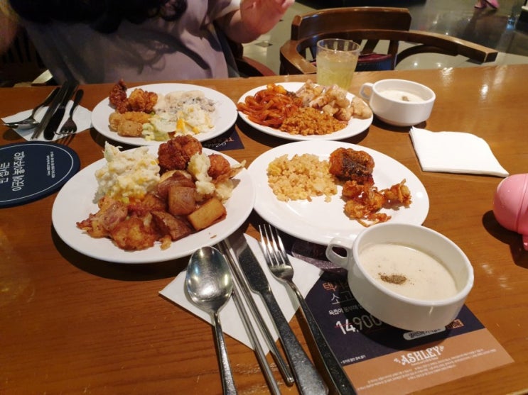  2019. 6월12일 막달 임산부 쏜이랑 애슐리 갤러리아 천안점 애슐리 w 생후93일 김시안