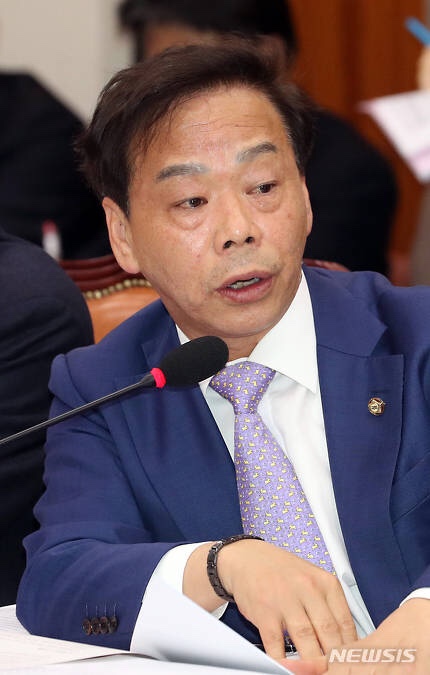  이완영 의원직상실, 박근혜 스토퍼 이완영 정치자금법 위반 벌금 500만원 확정
