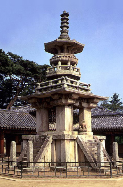 <b>징역형</b>에  집행 유예로 구속은 면해 ... `명품 밀수`  <b>모녀</b> 풀려나다