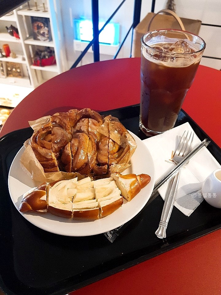  종로 빵집 우드앤브릭 버터라우겐 이런맛!?