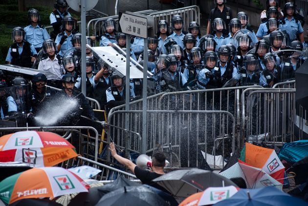 홍콩 시위, 경찰 강경진압에 민심 폭발