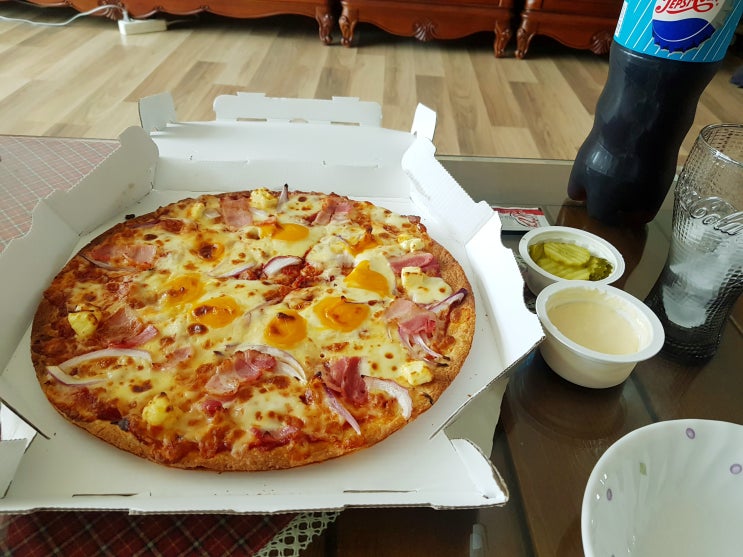  피자헛 메가크런치 폭폭치즈 먹어봤어요!! ヾ(๑ヮ๑)ﾉ”