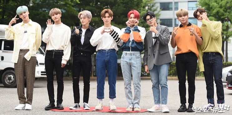  [이벳필드 반팔티] 에이티즈 윤호가 뮤직뱅크 출근길에서 입은 반팔티는 어디꺼?