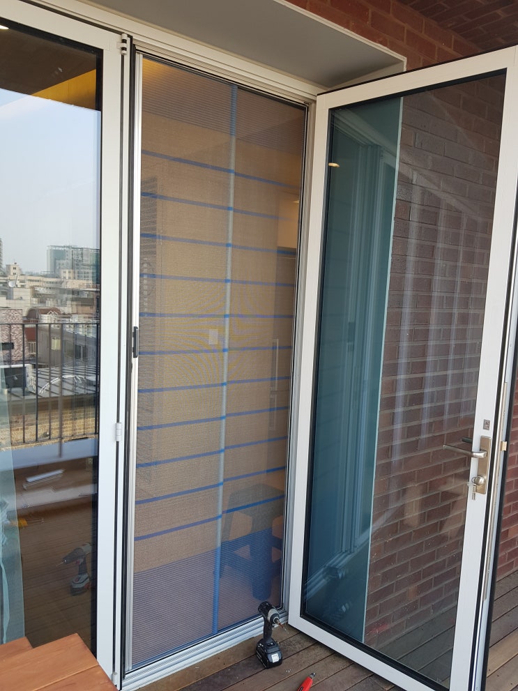  [현관방충망, 현관롤방충망 출장시공 세로2400사이즈 160,000원]-서울시 송파구 방이동 다세대 현관방충망 출장시공