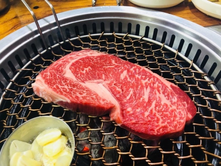  강원도에 놀러가서 한우 맛있게 먹었습니다