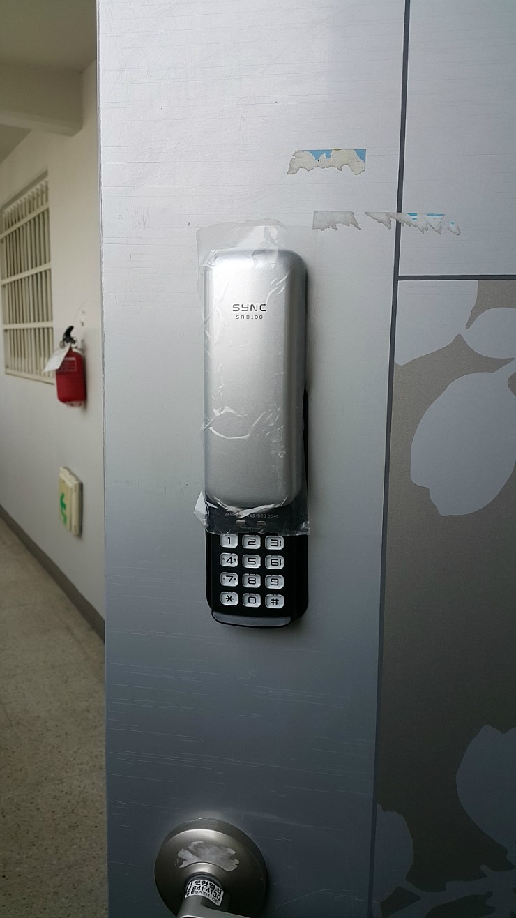  익산시 어양동 주공4차 아파트 보조번호키(버튼)SRB 100 설치 -어양동열쇠,어양동도어락,어양동열쇠집,어양동번호키,어양동방충망,어양동방범창