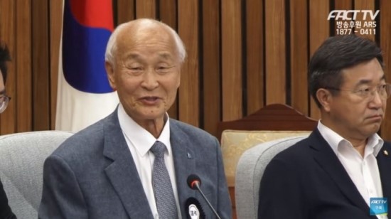  “민주당은 자한당에 절대 물러서지 마라!” 노인들의 준엄한 반응! 