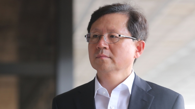  윤갑근 "허위사실 유포로 명예훼손", 5억 소송