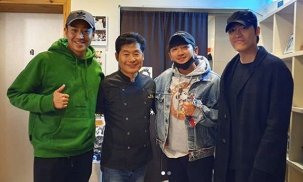 ‘현지에서 먹힐까? 미국편’ 이연복, 이민우-존박-에릭과 화기애애…“매장에서 수다”