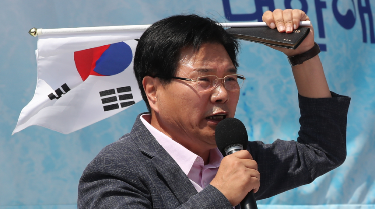 홍문종 의원 자유한국당 탈당은 <연동형 비례대표제 통과>를 의미한다.