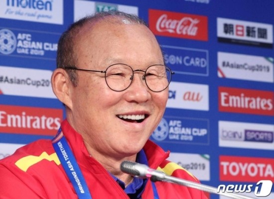 "박항서 같은 감독 모셔와!" 라이벌 태국 연패에 '비상' "박항서 같은 감독 모셔와!" 라이벌 태국 연패에 '비상'