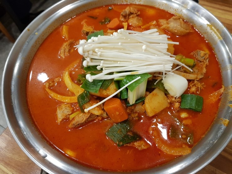  부천 중동 감자탕 본때 24시맛집 닭볶음탕도 맛나네
