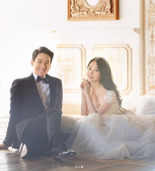  배우 강태성(40)과 정아라(36)가 열애 끝에 결혼, 부부의 인연을 맺는다
