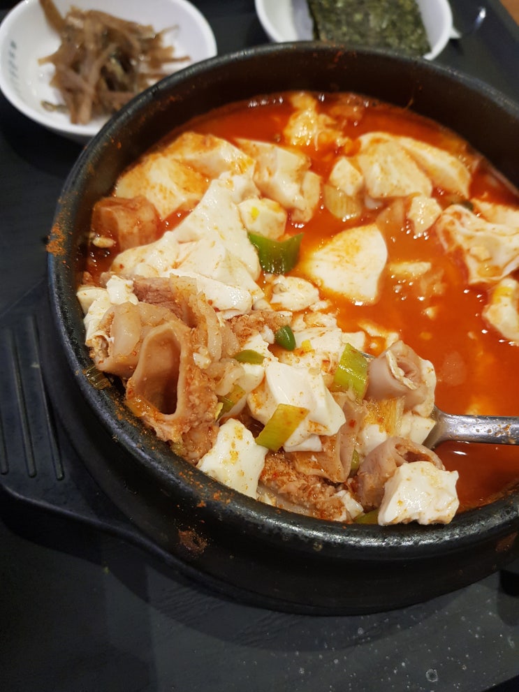  인천국제공항 제2여객터미널에서 남친 배웅하고왔어요.. ( ˃̣̣̥᷄˂̣̣̥᷅ )