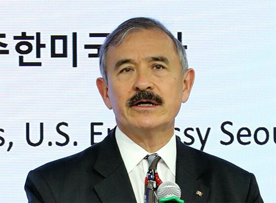  [단독] 미 “한국이 화웨이 장비 쓰면 민감 정보 공유 않겠다” “5G 구매 결정 전에 위험 따져야” 군사·안보 정보 제공 중단 시사 