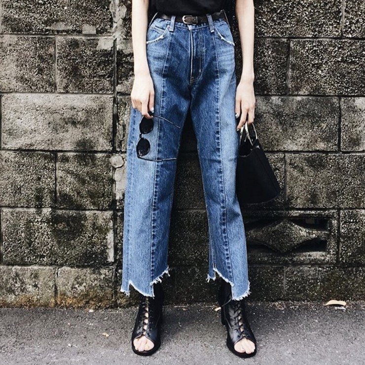 MOUSSY Random Cut Wide Straight / 마우지 랜덤 컷 와이드 스트레이트 / MOUSSY Denim Pants / 시부야 109 브랜드 마우지 스테디셀러 모델 / 마우지 데님 팬츠 / Moussy 청바지 / 여자 디스트로이드 진