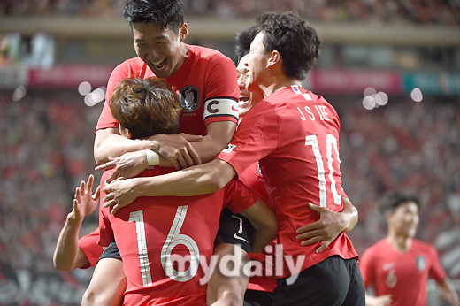  190611 대한민국 vs 이란 축구대표팀 평가전 황의조 선수 사진 모음 - 4