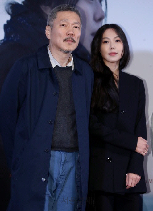  '김민희와 불륜설' 홍상수, 아내 상대로 이혼소송…법원서 기각