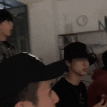  비투비[BTOB] 190616 육성재 - 축구 보는 성재