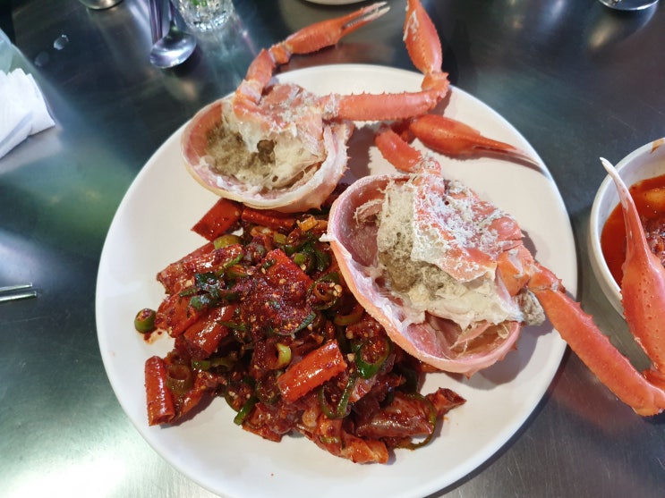  [속초] 매콤한 홍게무침이 소주를 부르는 속초항 맛집 '유람선야식'