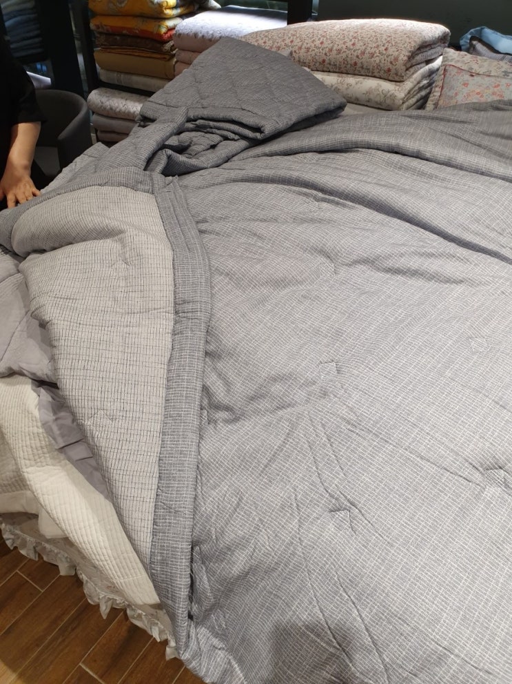  안산 롯데백화점 신관에서 여름이불을...