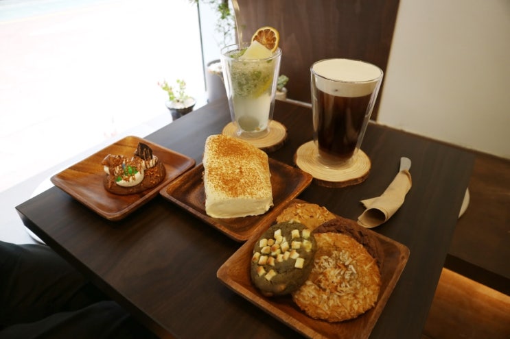  홍제동 카페/홍제 카페. 커피와 디저트가 맛있는 간식창고