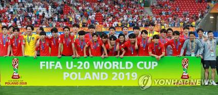  U20월드컵] 정상 못 갔지만 최고성적..한국남자축구 새역사 쓴 정정용호