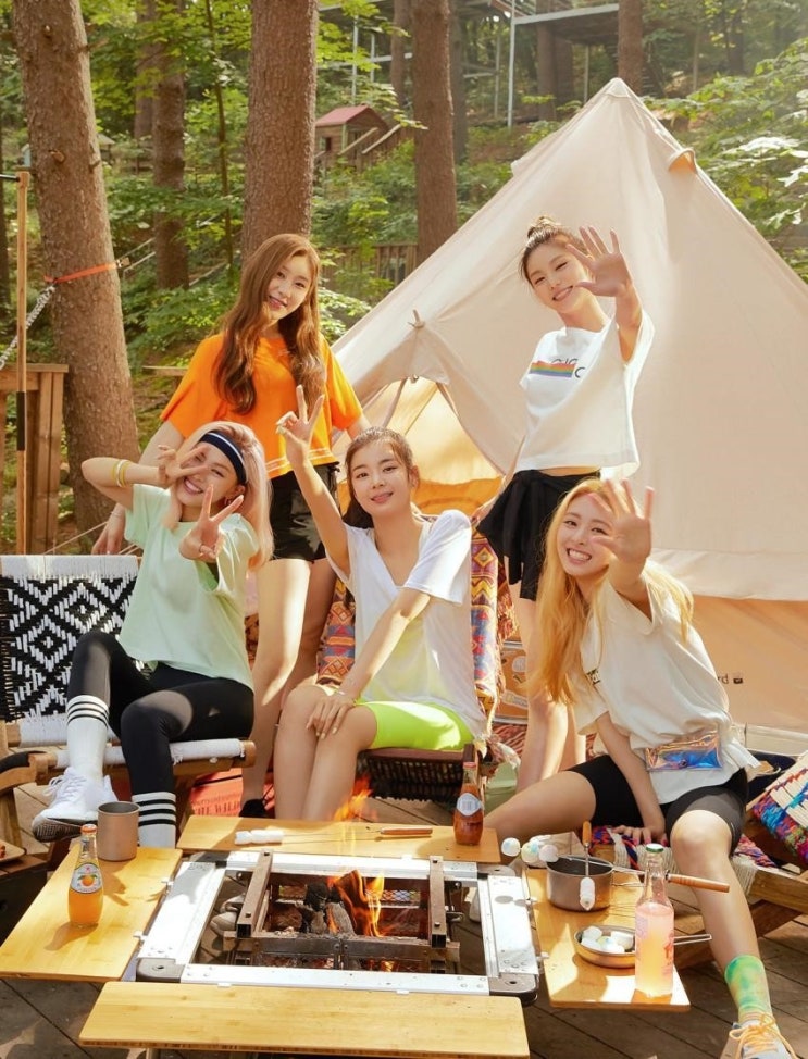  있지(ITZY) 여름 화보...이쁨이 있지, 예지-류진-유나-리아-채령 컴백 초읽기
