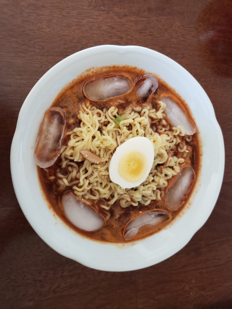  2019 6월 데일리 Part.1 [일상/맛집/미국일상/덕질/모브사이코100/고양이/홈카페/냉라면/먹방/투블럭/책/쇼핑]