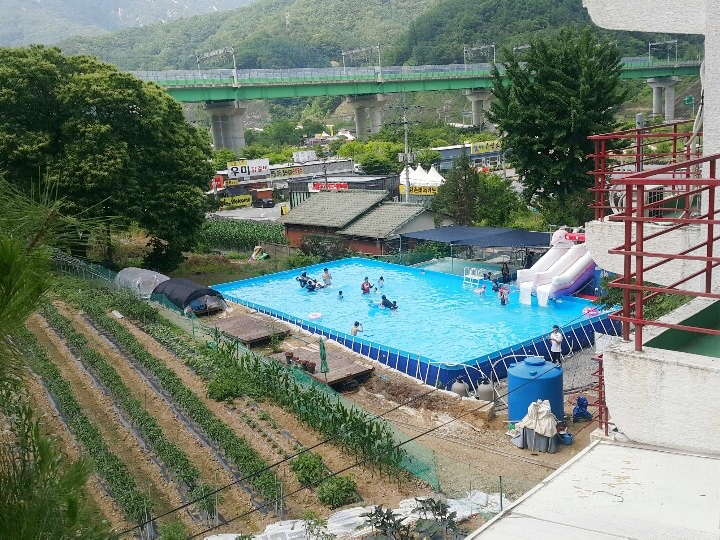 강촌단체펜션 '뭉쳐야찬다' 출연팀의 하계야유회:)