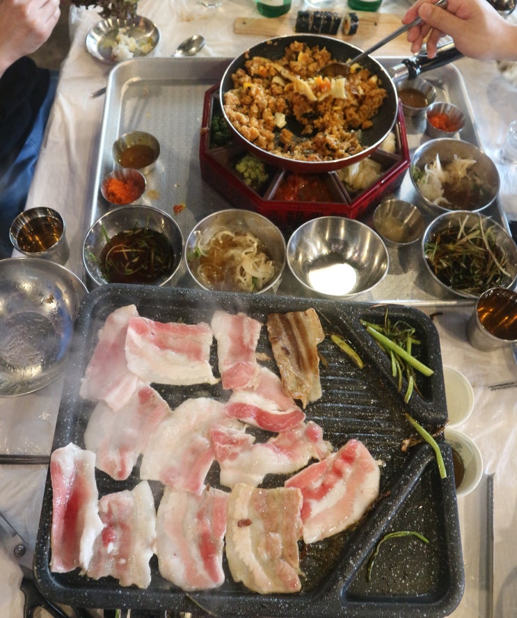  원주 삼겹살 냉동삼겹살) 진바식당 원주점 - 김밥과 쌈싸먹는 냉삼!