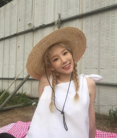  태연, 팬들과 소통 중 우울증 고백 "그동안 아팠다…치료 열심히 하고있어"