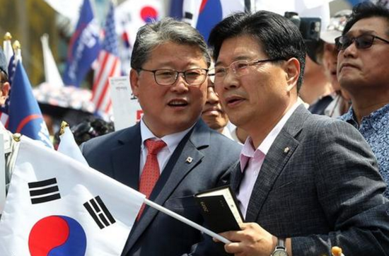 홍문종, 한국당 탈당 선언…박근혜 대통령과 함께 당당하게 청와대 입성  