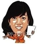 인도 걷다 트럭 사이드미러에 '쾅'…보험금 받을까 인도 걷다 트럭 사이드미러에 '쾅'…보험금 받을까