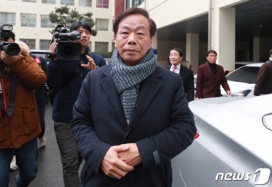  스스로 무너지는 한국당, 이유는? 