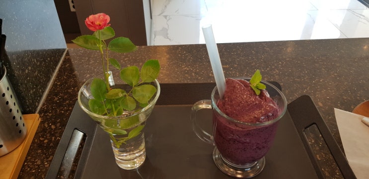  김해시 카페  딸기스무디가 맛나는 정원카페 스페이스뷰