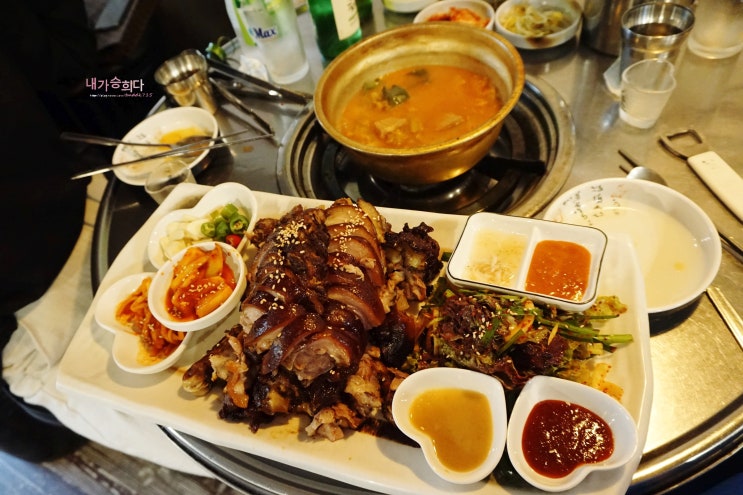  연남동 맛집/ 한탕족발에서 돼지김치찌개와 족발! 환상궁합