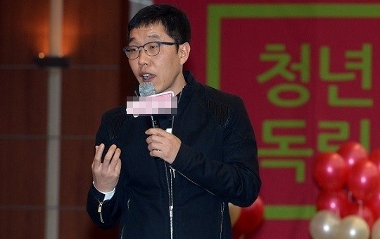 “김제동 강연료, 5년만에 15배↑” “토해내라”